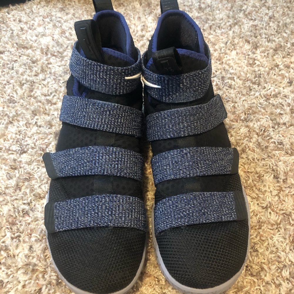 Lebron Nike Zoom basketball shoes